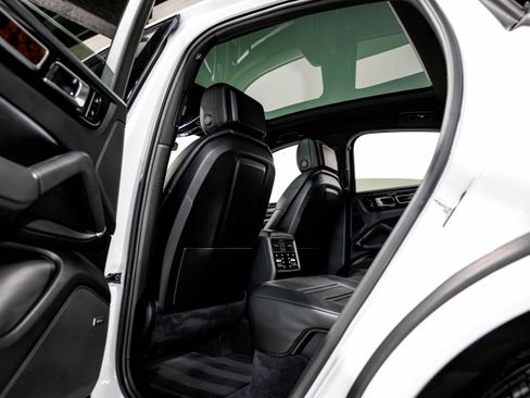 Used 2020 Porsche Cayenne S image 34