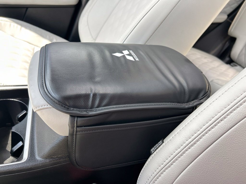 Used 2025 Mitsubishi Outlander 4WD Plug-In Hybrid image 33