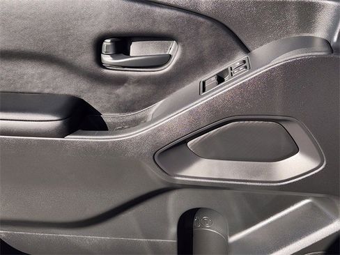 Used 2025 Nissan Frontier S image 16