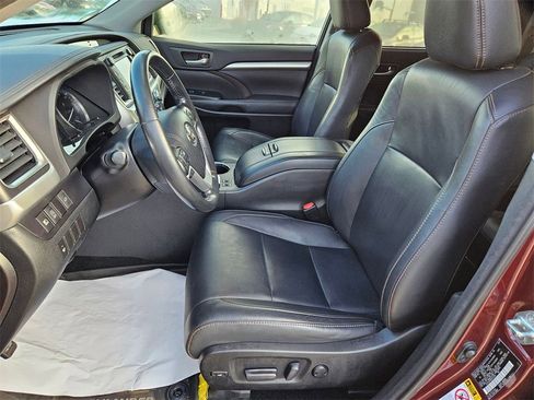 Used 2017 Toyota Highlander XLE image 8