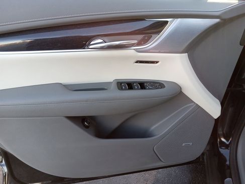 Used 2023 Cadillac XT6 Premium Luxury w/ Technology Package image 9