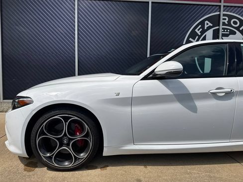 Used 2022 Alfa Romeo Giulia Ti AWD/4WD image 16