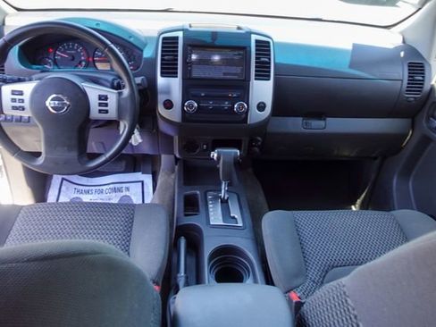 Used 2018 Nissan Frontier SV RWD image 4