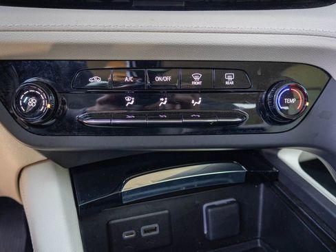 Certified 2023 Buick Envision Preferred FWD image 22