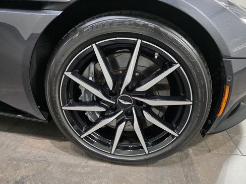 Used 2022 Aston Martin DB11 Volante RWD image 4