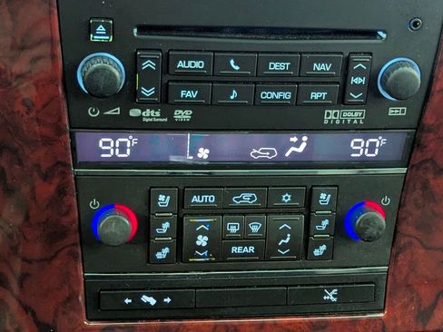 Used 2014 Cadillac Escalade ESV Luxury image 28