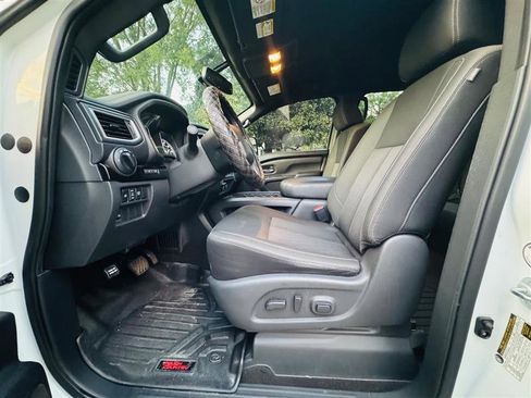 Used 2019 Nissan Titan SV w/ SV Convenience Package image 32