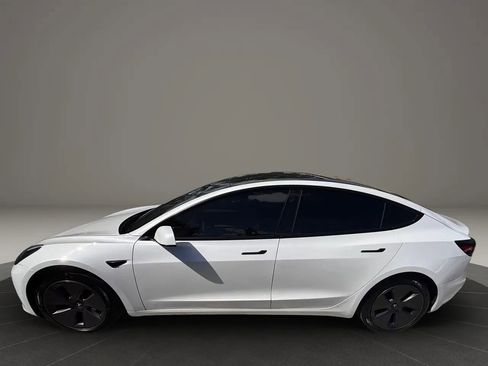 Used 2023 Tesla Model 3 Standard Range image 2