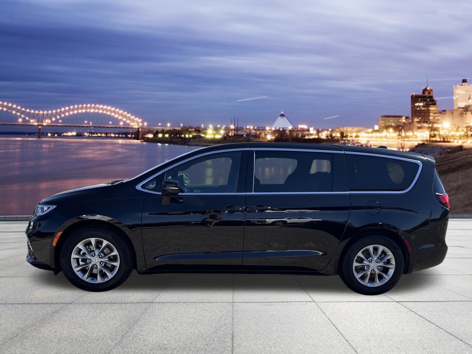 Used 2026 Chrysler Pacifica Limited FWD image 2