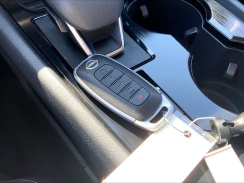 Used 2024 Nissan Rogue SV AWD/4WD image 14