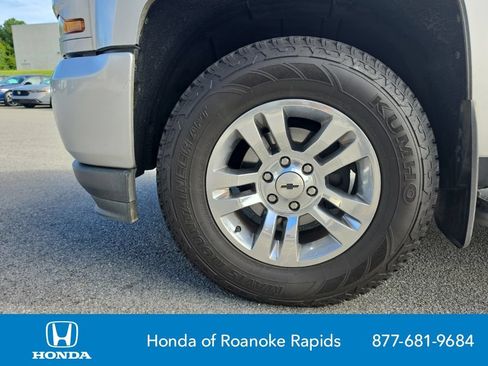 Used 2017 Chevrolet Silverado 1500 LT w/ All Star Edition AWD/4WD image 9