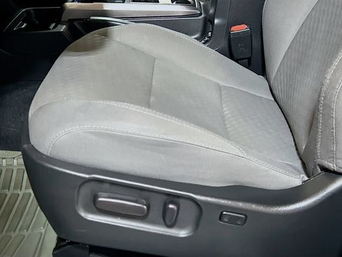 Used 2022 Toyota Tacoma SR5 AWD/4WD image 16