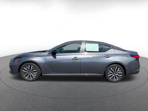 Used 2025 Nissan Altima 2.5 SV FWD image 7