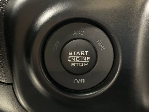 Used 2022 Jeep Gladiator Rubicon w/ LED Lighting Group AWD/4WD image 15
