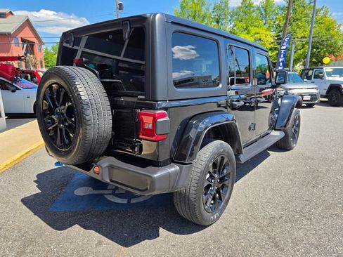 Used 2023 Jeep Wrangler Unlimited Sahara w/ Cold Weather Group AWD/4WD image 35