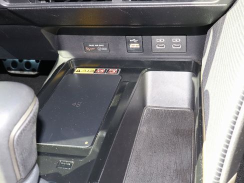 Used 2025 Toyota Camry SE image 11