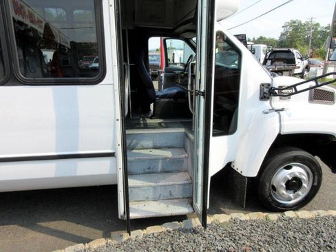 Used 2009 Chevrolet Kodiak C4500 2WD Regular Cab image 13