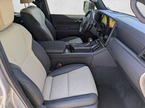 Used 2024 Lexus GX 550 image 21