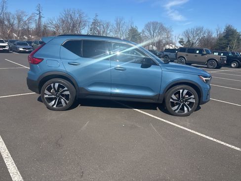 Used 2025 Volvo XC40 B5 Ultra w/ Climate Package image 11