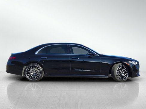 Used 2022 Mercedes-Benz S 580 4MATIC Sedan w/ AMG Line Package image 3