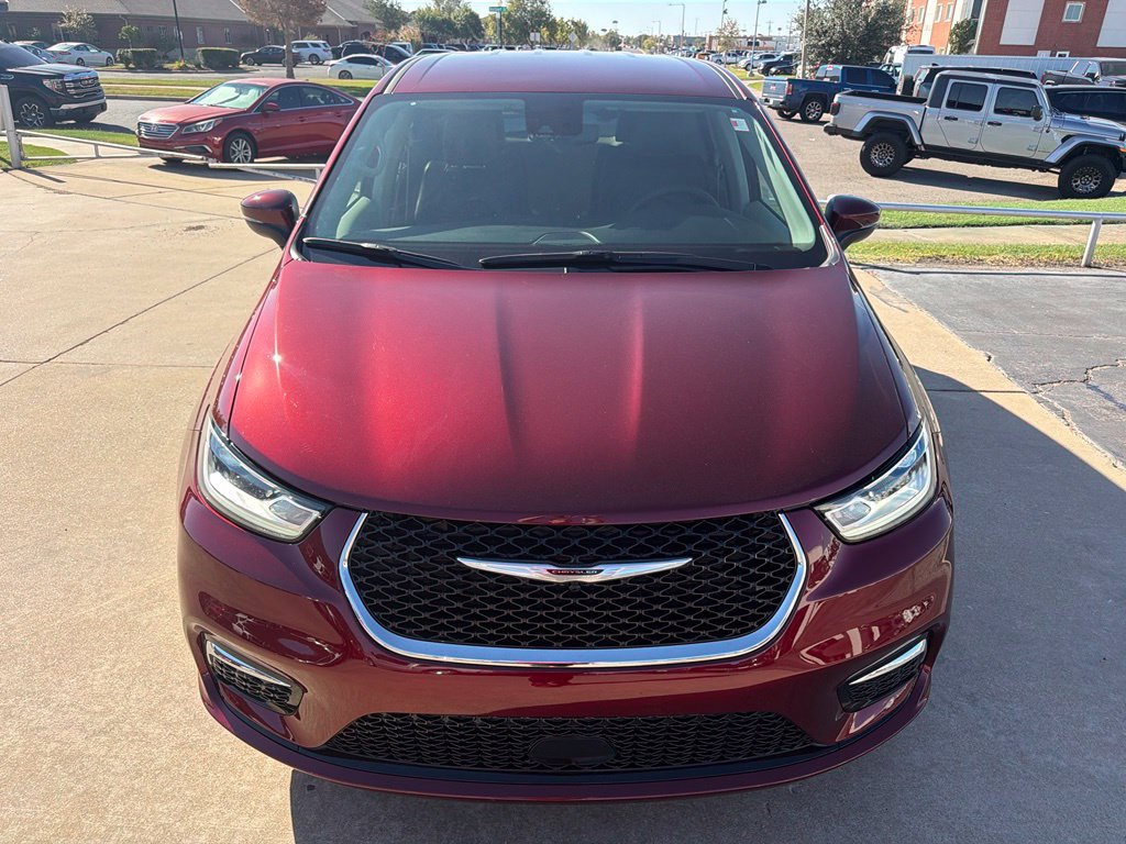 Used 2023 Chrysler Pacifica Touring-L FWD image 7