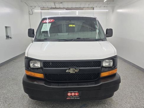 Used 2017 Chevrolet Express 2500 RWD image 2