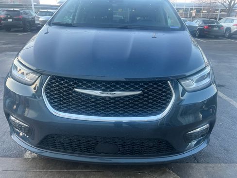 Used 2022 Chrysler Pacifica Limited image 4