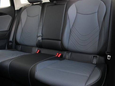 New 2025 Volkswagen Tiguan SE image 18