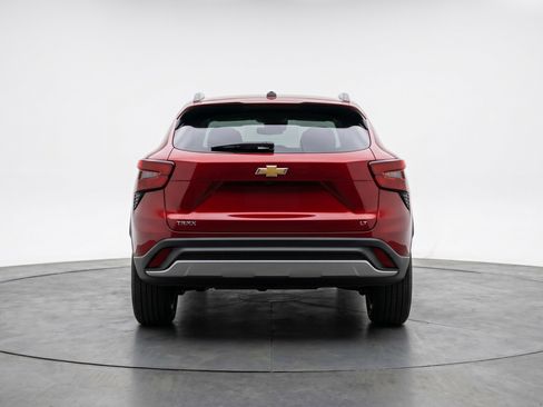 Used 2025 Chevrolet Trax LT FWD image 7