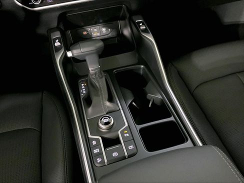 New 2025 Kia Sorento S FWD image 8