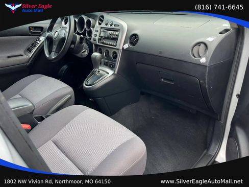 Used 2006 Pontiac Vibe w/ Sun And Sound Package FWD image 10