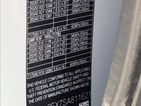 Used 2025 Land Rover Range Rover Velar Dynamic SE image 18