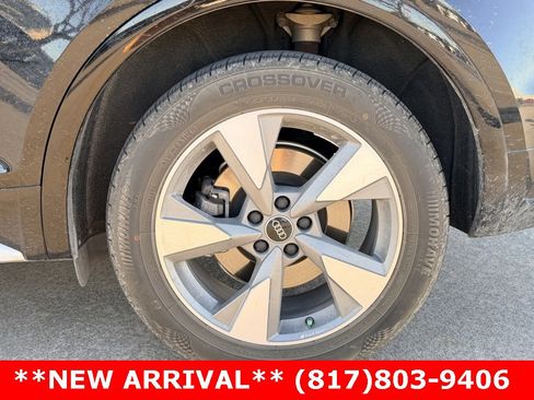 Used 2024 Audi Q5 2.0T Premium w/ Convenience Package image 8
