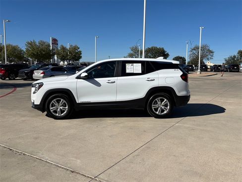 Used 2024 GMC Terrain SLE image 4