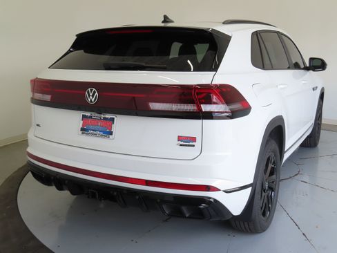 New 2026 Volkswagen Atlas Cross Sport SEL R-Line image 4