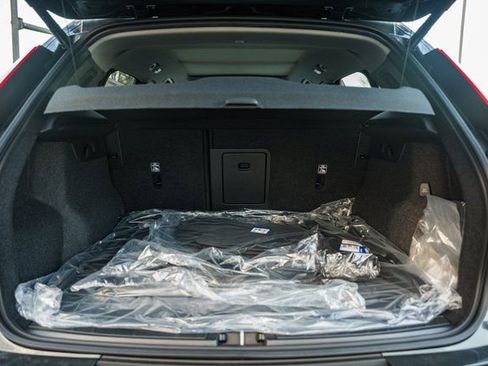 New 2026 Volvo XC40 B5 Ultra w/ Protection Package Premier image 9