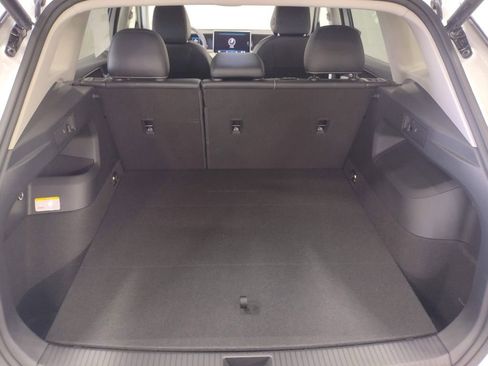 New 2025 Volkswagen Tiguan SE image 17