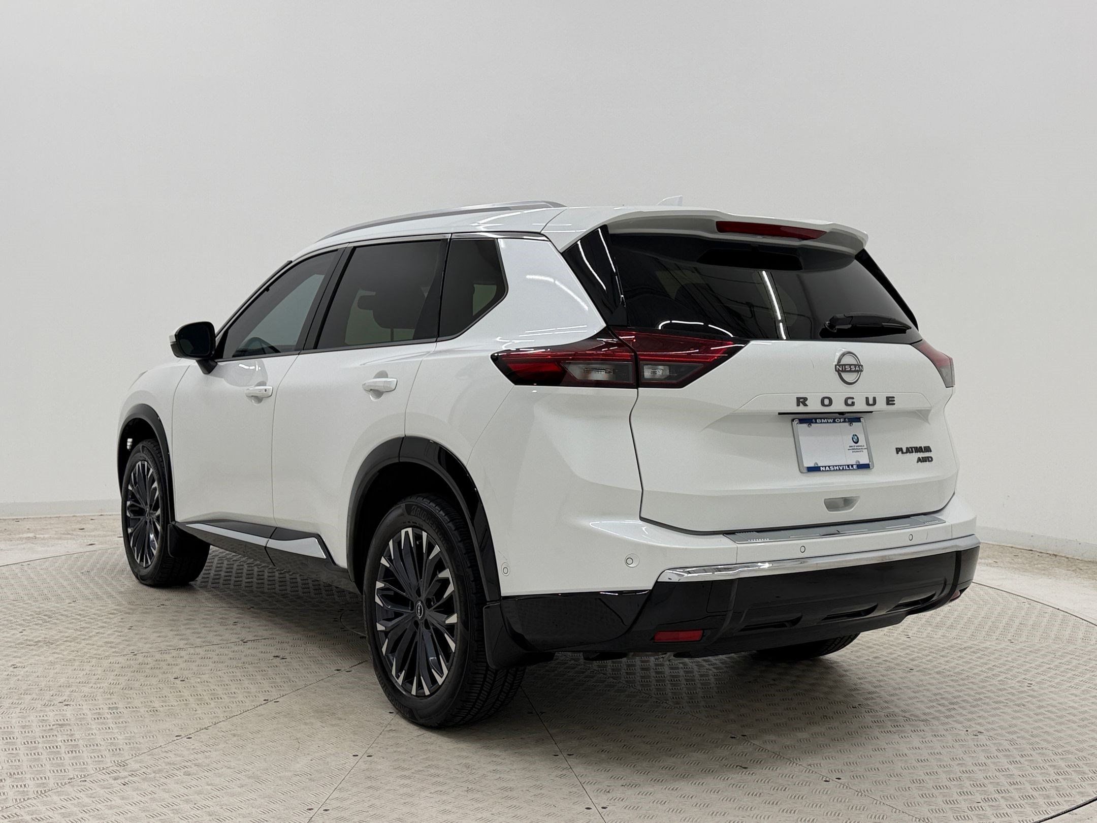 Used 2024 Nissan Rogue Platinum w/ Platinum Premium Package AWD/4WD image 3