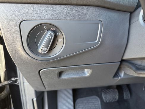 Used 2023 Volkswagen Tiguan SE image 24