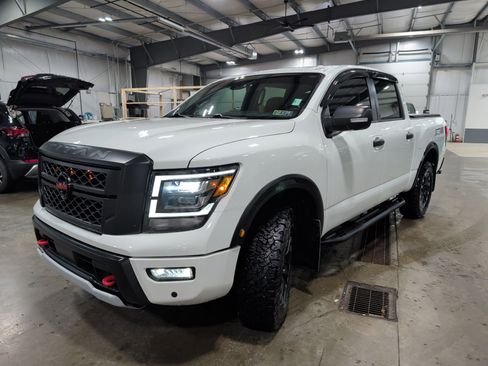 Used 2020 Nissan Titan PRO-4X w/ Pro-4x Convenience Package image 6