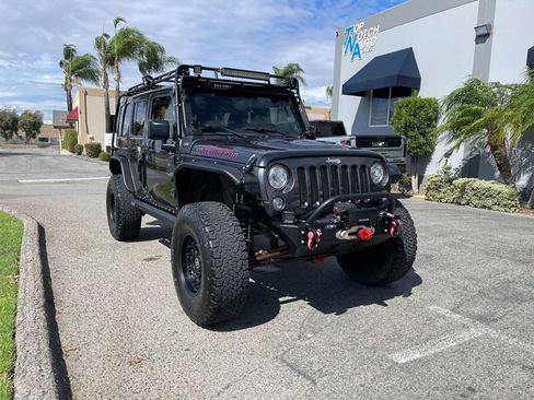 Used 2017 Jeep Wrangler Unlimited Rubicon image 3