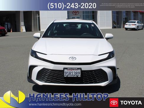Used 2025 Toyota Camry SE w/ Convenience Package FWD image 4