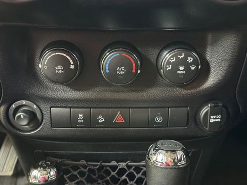 Used 2016 Jeep Wrangler Unlimited Sahara w/ Dual Top Group AWD/4WD image 33