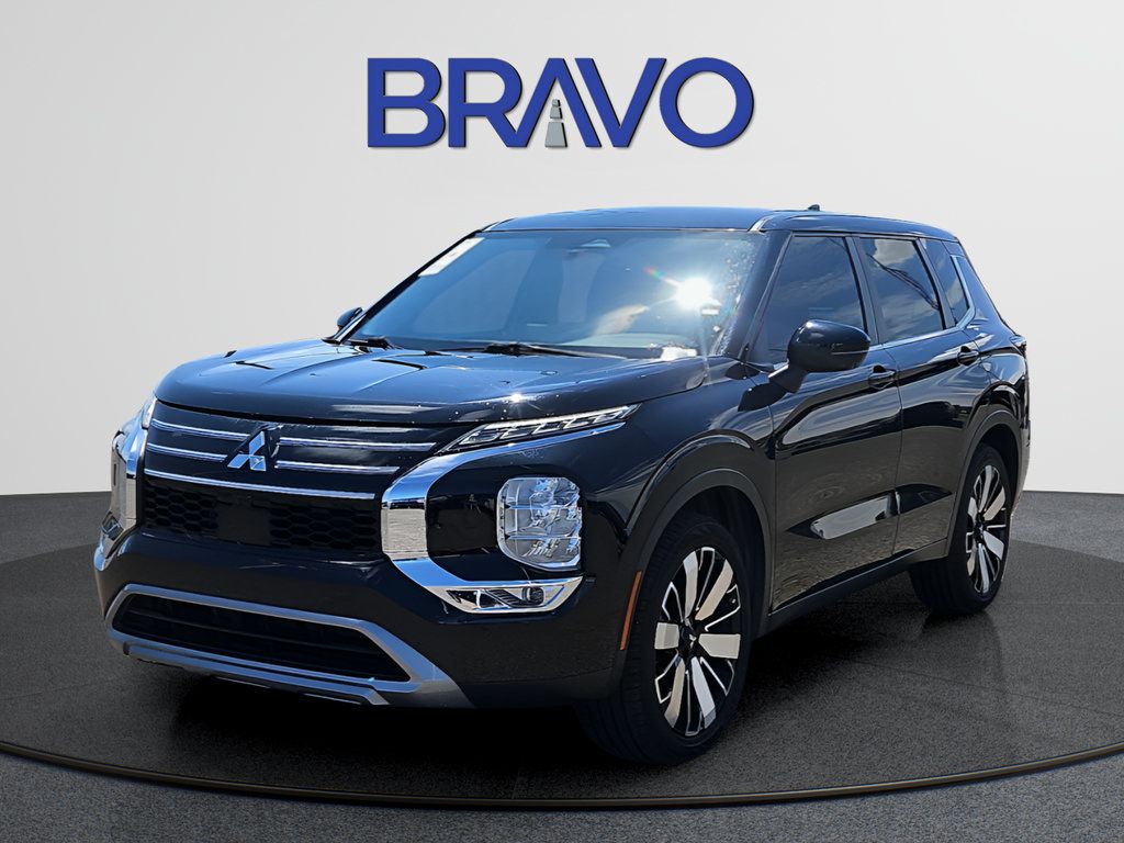 Used 2025 Mitsubishi Outlander SE AWD/4WD image 1