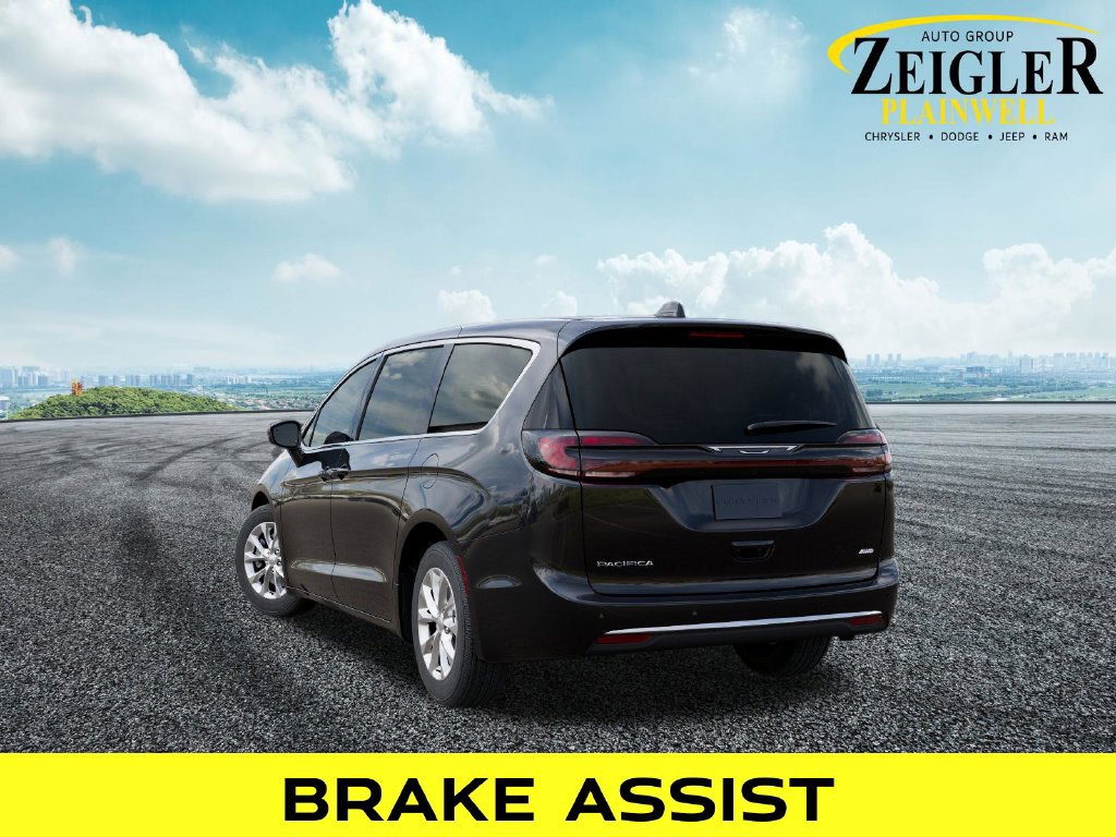 New 2027 Chrysler Pacifica Select AWD/4WD image 3