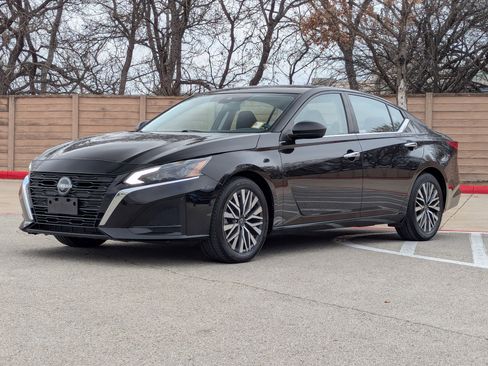 Used 2024 Nissan Altima 2.5 SV image 8