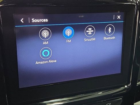 Used 2023 Chevrolet Traverse LT image 19