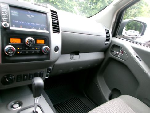 Used 2021 Nissan Frontier SV AWD/4WD image 15