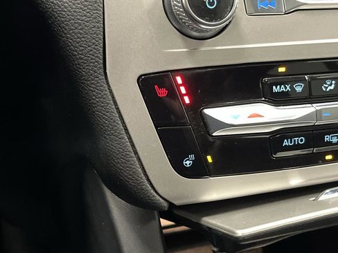 Used 2023 Ford Explorer XLT image 8