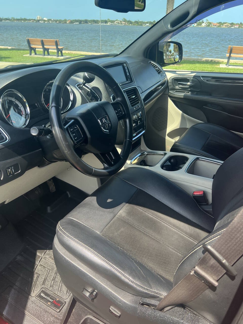 Used 2016 Dodge Grand Caravan SXT FWD image 13